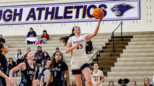 Baylie Parks goes to the basket. 